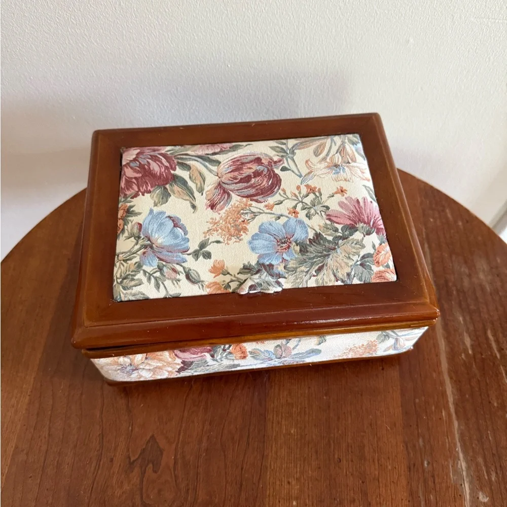 Vintage Wood Jewelry Box With Floral Fabric Cottagecore - Picture 3 of 10